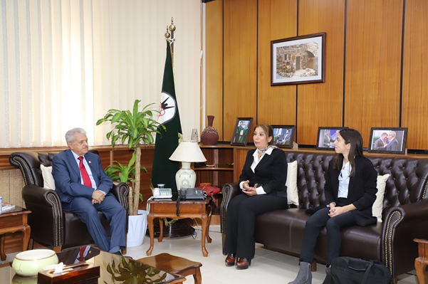Discussing Cooperation with the American Equity Health Services Company